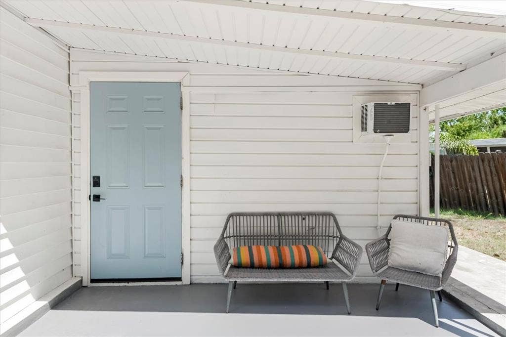Private furnished Room in Sarasota