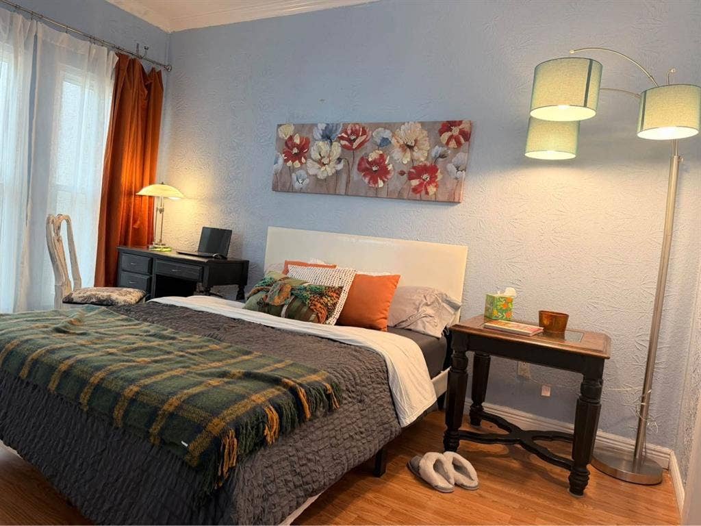 Large private bedroom &private bath