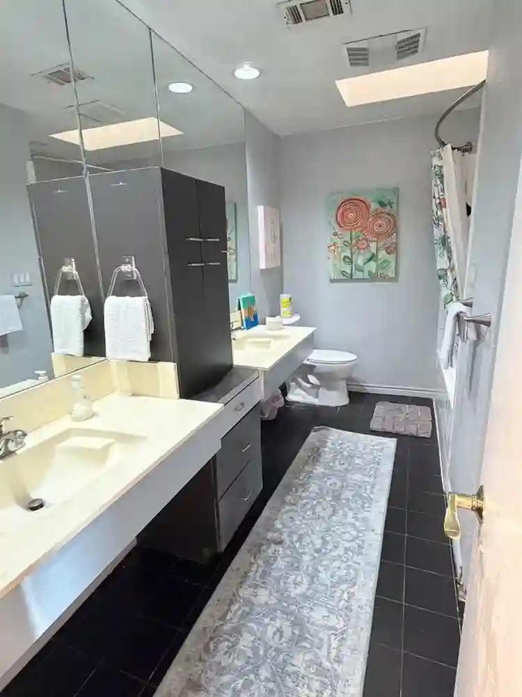 Large private bedroom &private bath