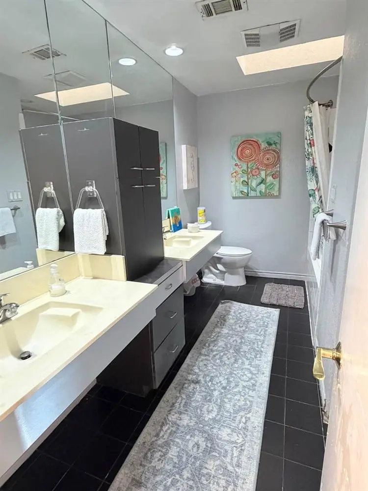Large private bedroom &private bath