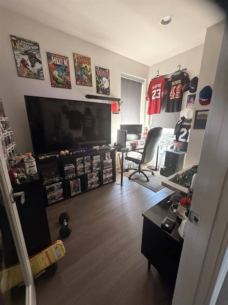 3 story Townhome- 2 rooms available