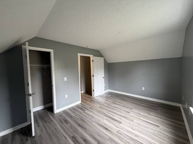 Townhouse/2 Rooms available