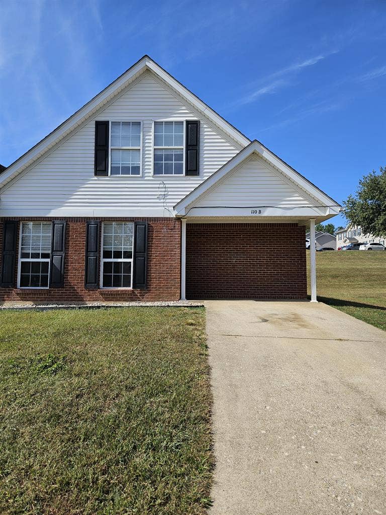 Townhouse/2 Rooms available