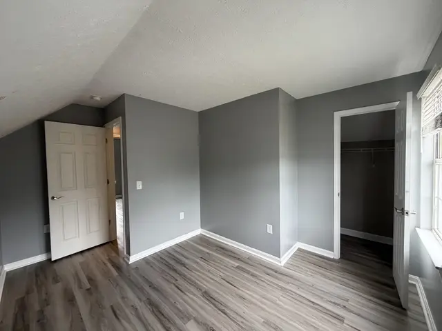 Townhouse/2 Rooms available