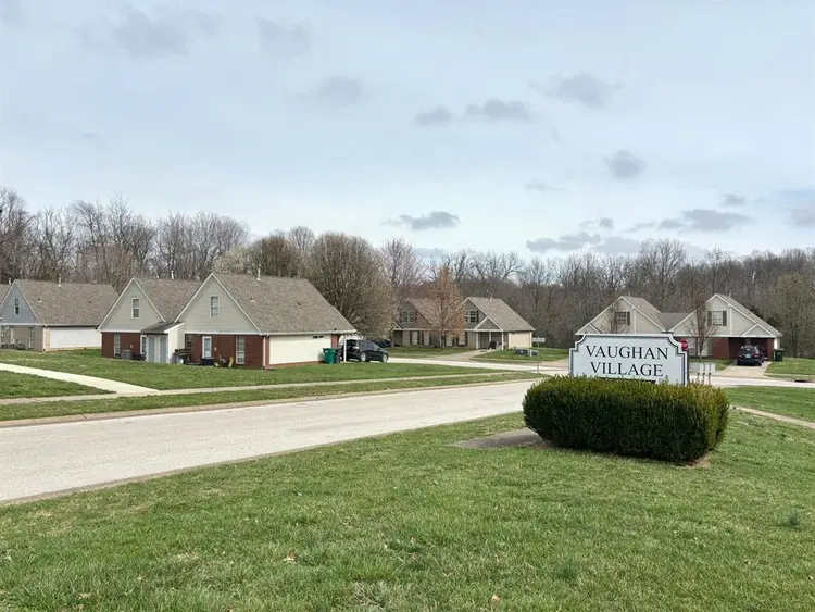 Townhouse/2 Rooms available