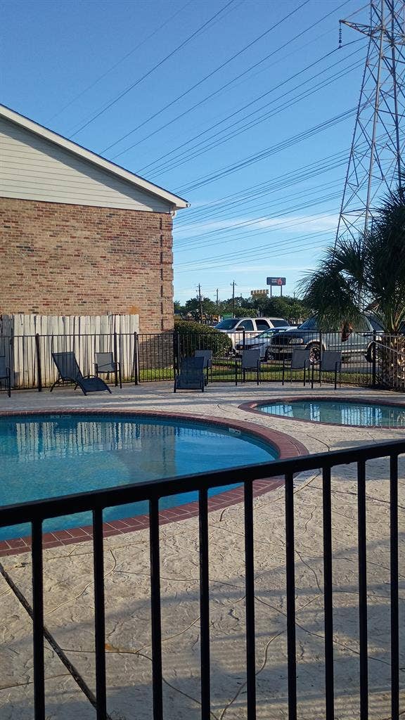 Looking for a roommate