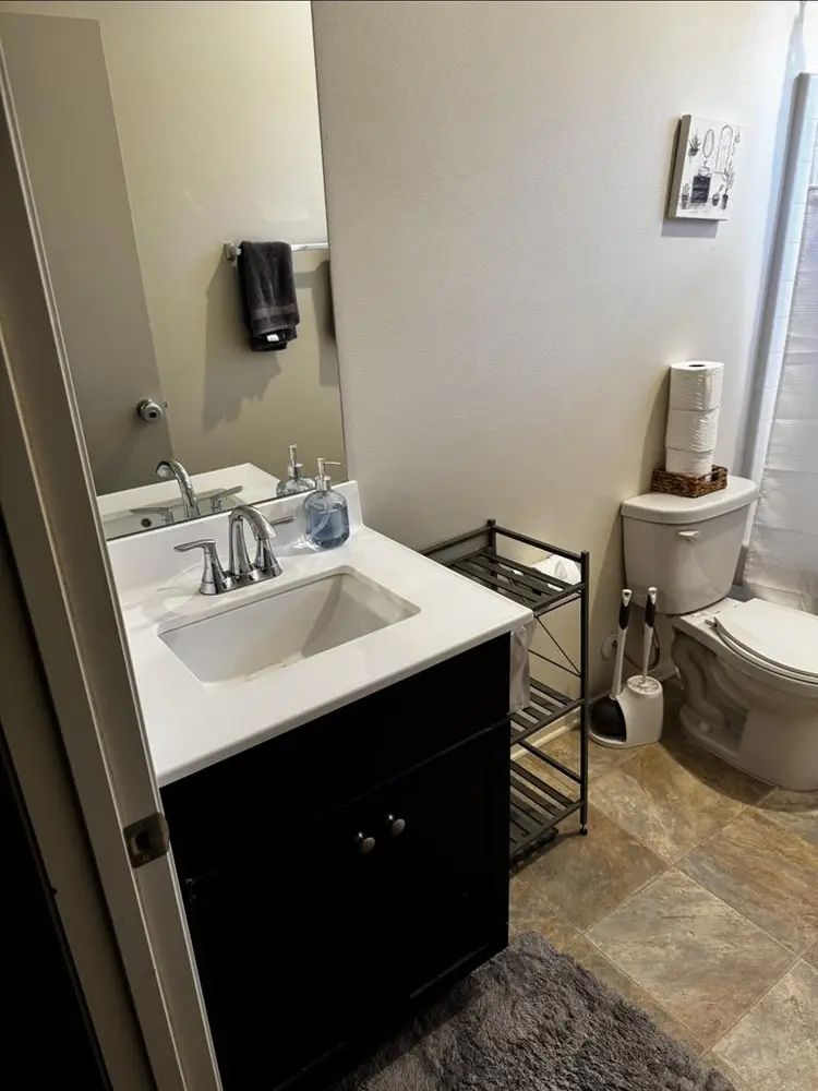 Private bedroom for rent- Adelanto