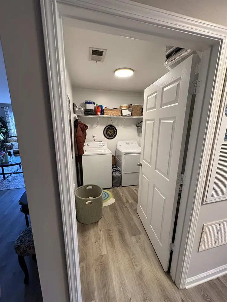 Student Apartment Available!