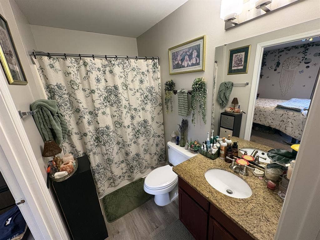 Student Apartment Available!