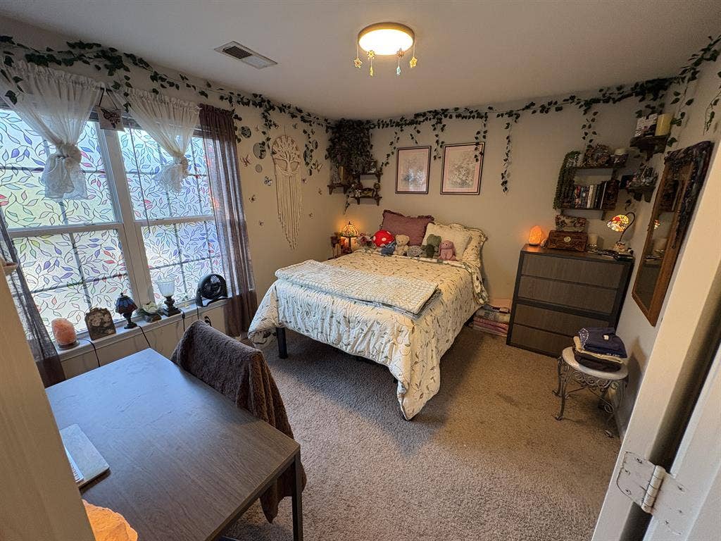 Student Apartment Available!