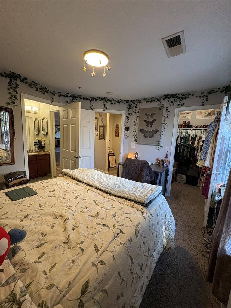 Student Apartment Available!