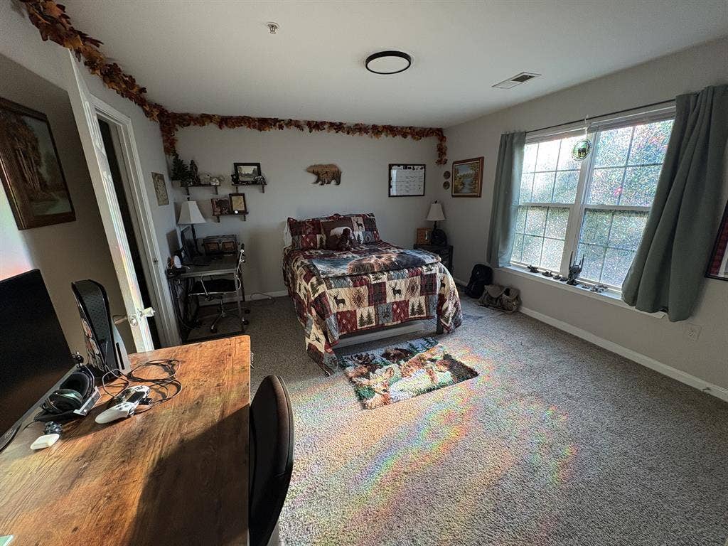 Student Apartment Available!