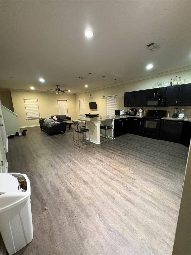 urgent! lease takeover-females only