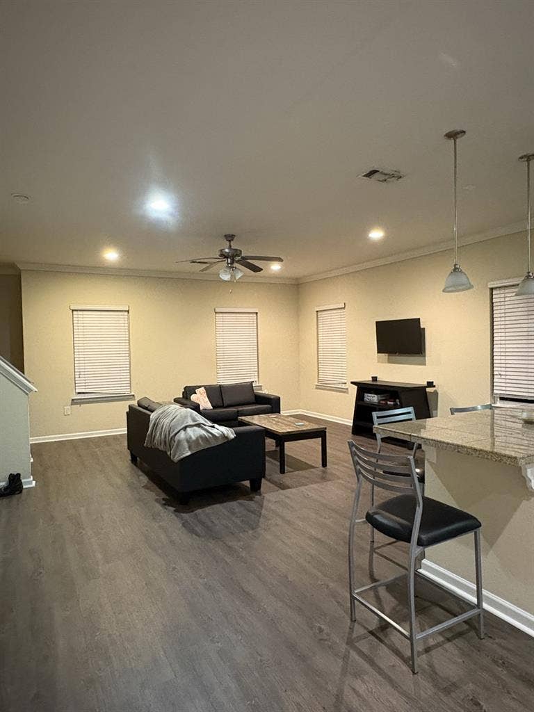 urgent! lease takeover-females only