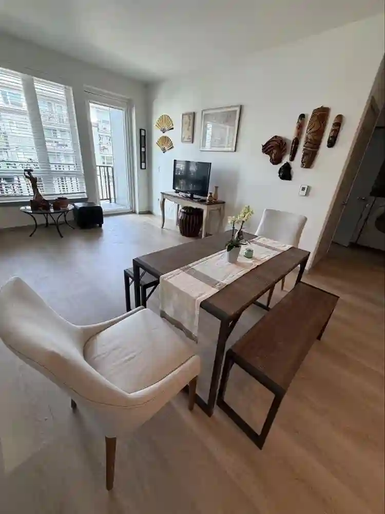 Beautiful room nearby restaurants