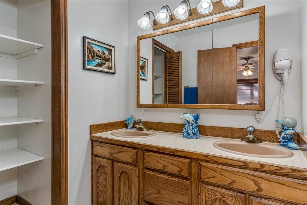 Furnished primary suite in Syracuse