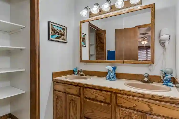 Furnished primary suite in Syracuse