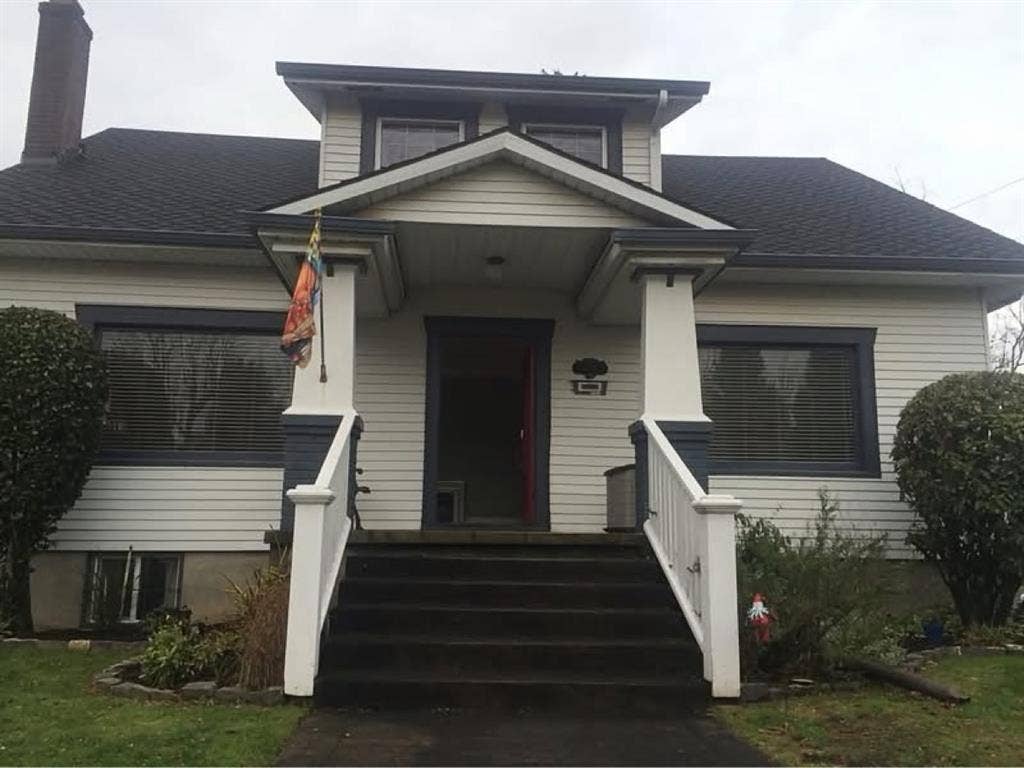 Looking for a roommate:)