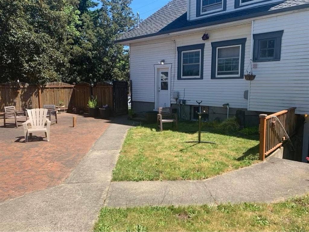 Looking for a roommate:)