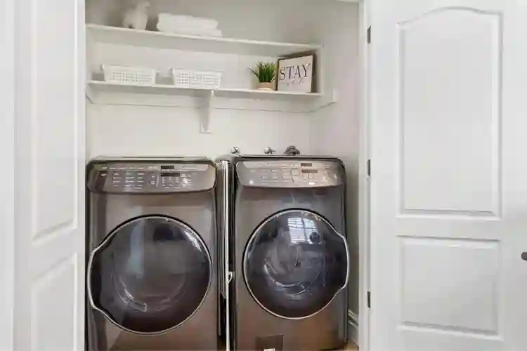 Furnished room Available for rent