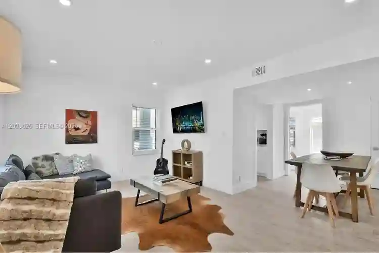 Furnished room Available for rent