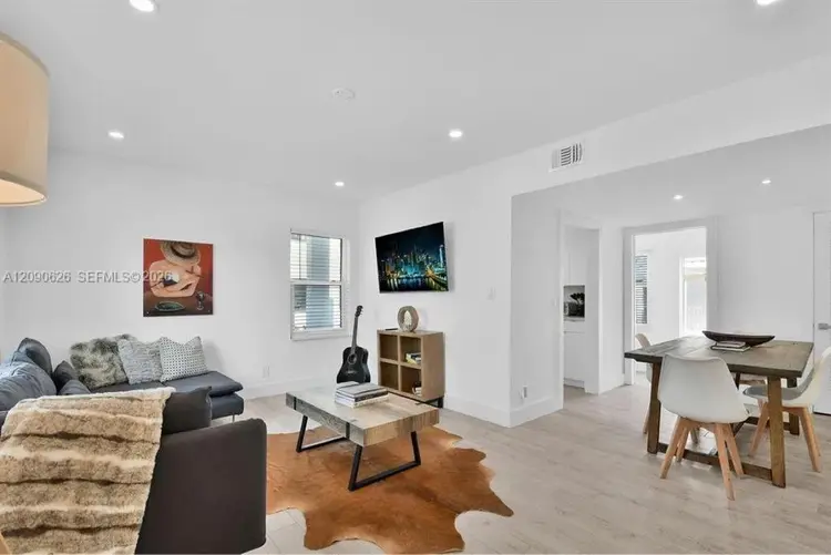 Furnished room Available for rent