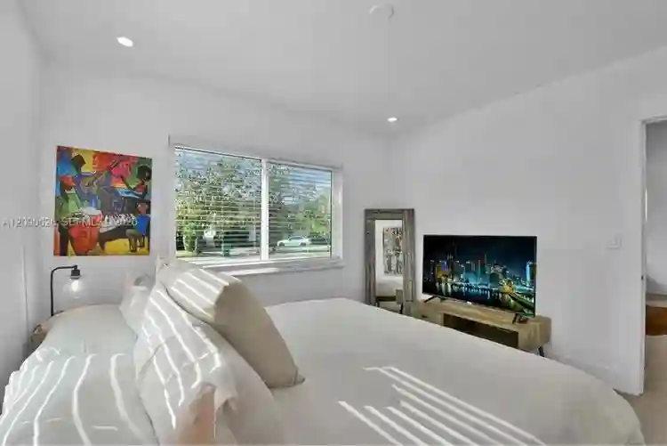 Furnished room Available for rent