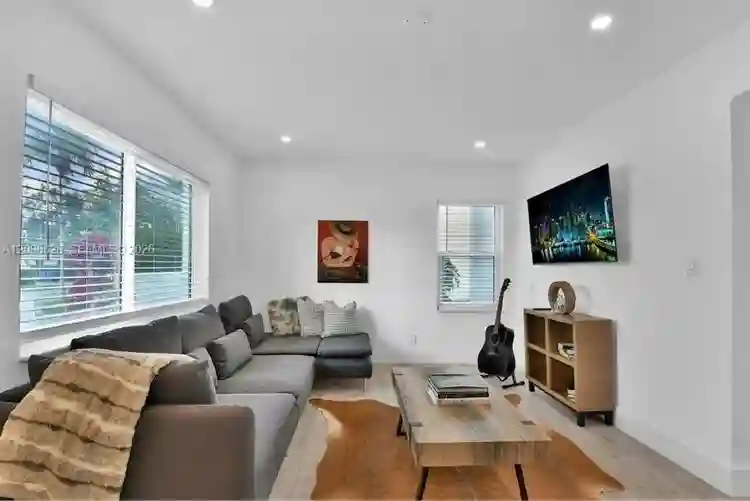 Furnished room Available for rent