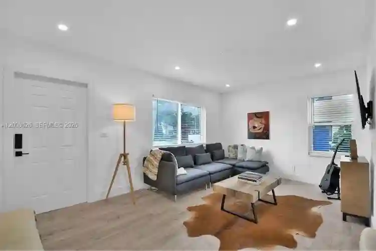 Furnished room Available for rent