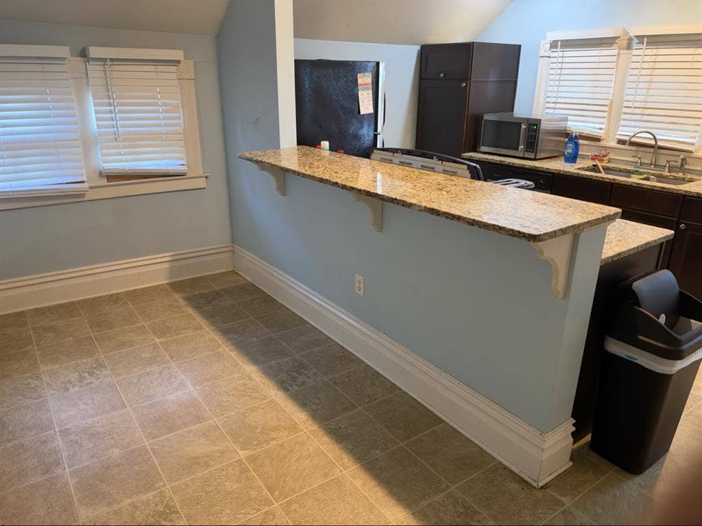 Looking for roommate