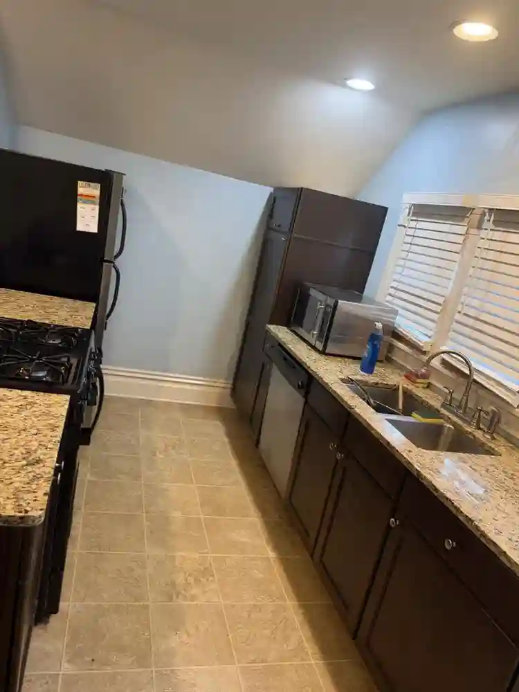 Looking for roommate
