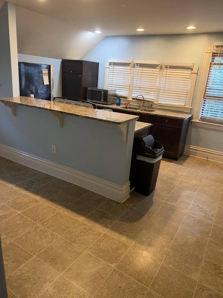Looking for roommate