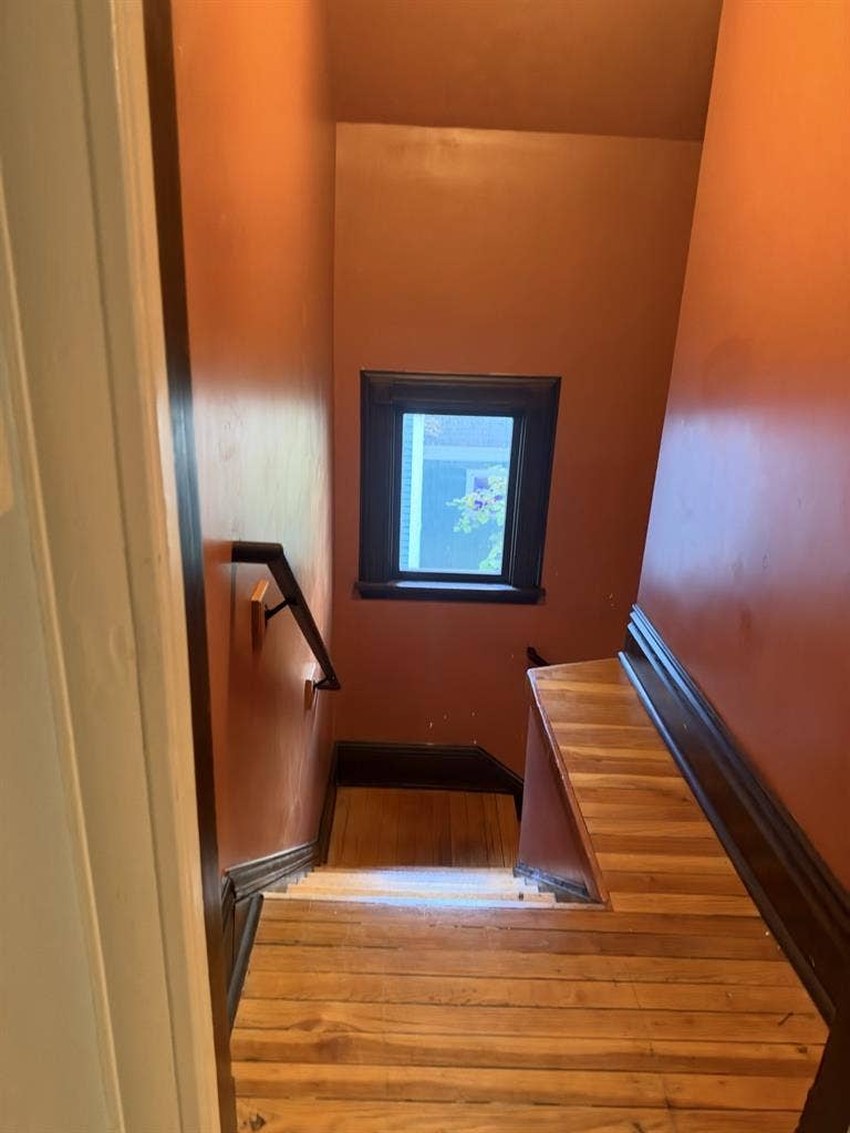 Looking for roommate
