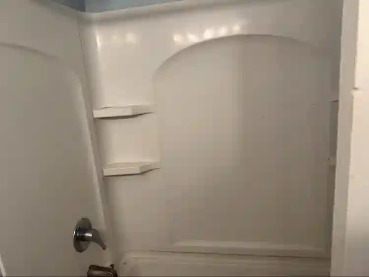 Looking for roommate
