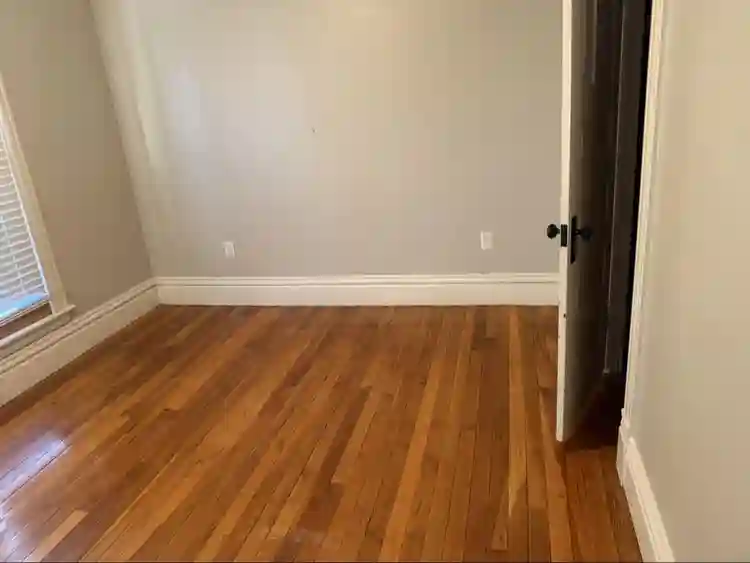 Looking for roommate