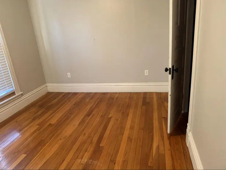 Looking for roommate