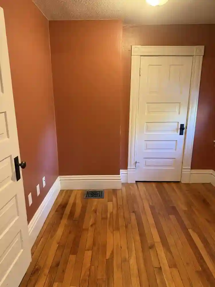 Looking for roommate