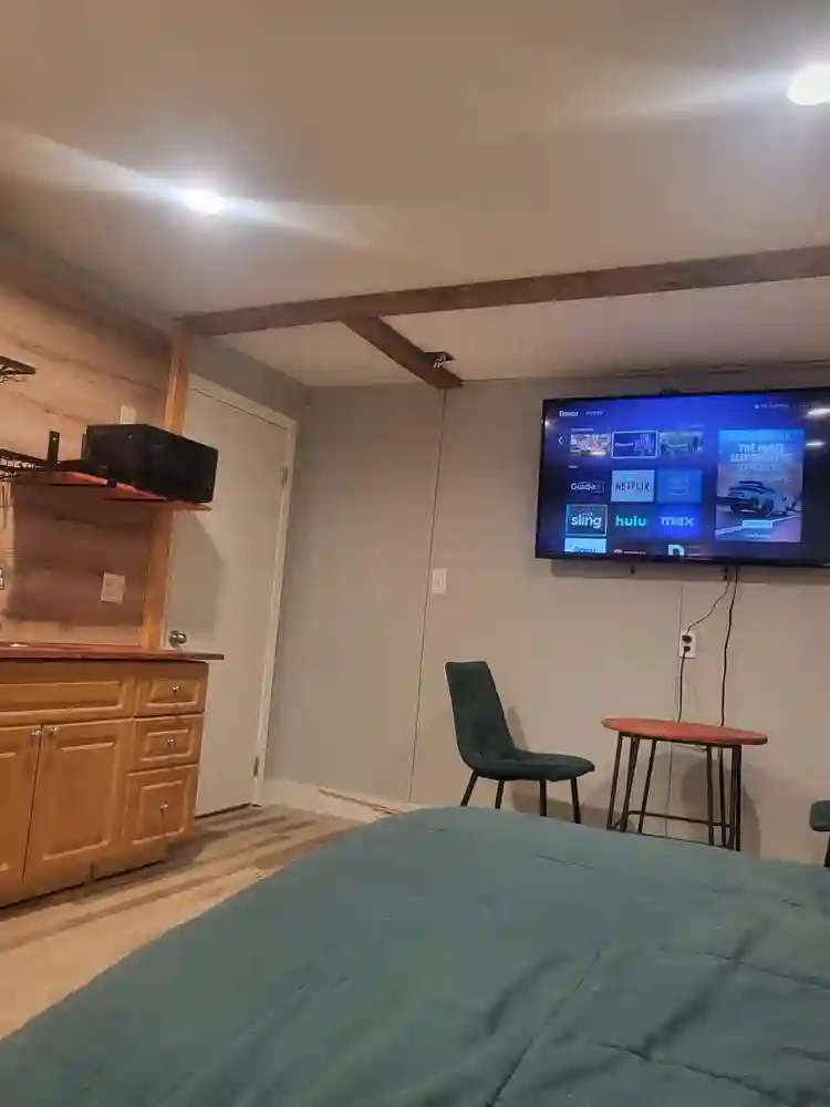 Studio Room w Bath & Kitchen
