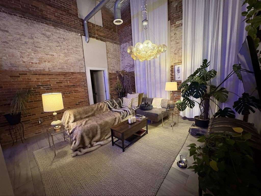 Bright Peaceful Loft 11/1/2026