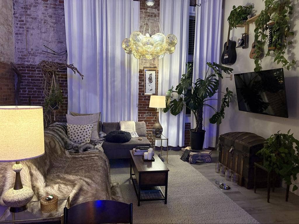 Bright Peaceful Loft 11/1/2026