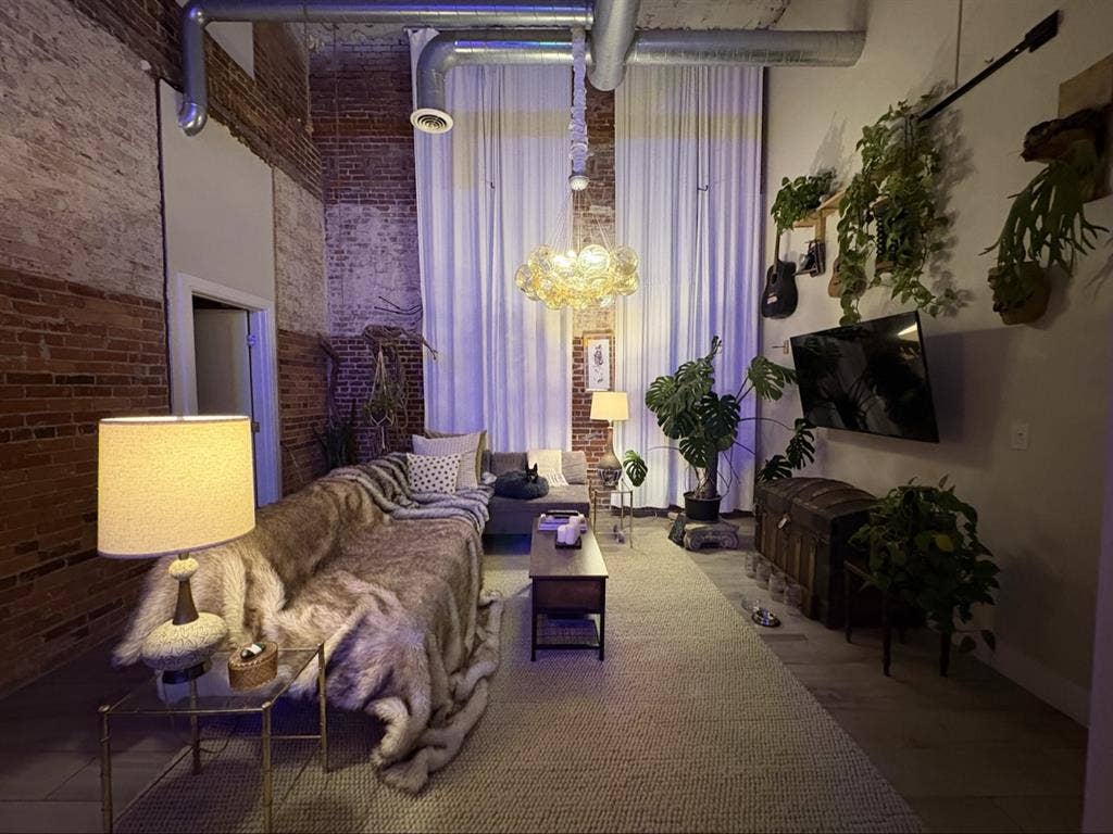 Bright Peaceful Loft 11/1/2026