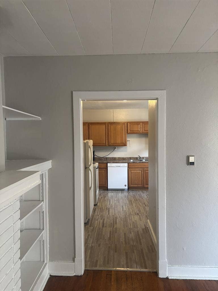 New Listing- Room for Rent