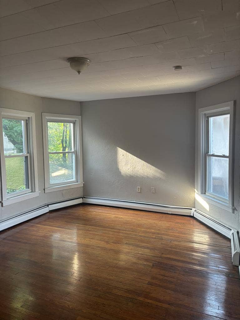 New Listing- Room for Rent