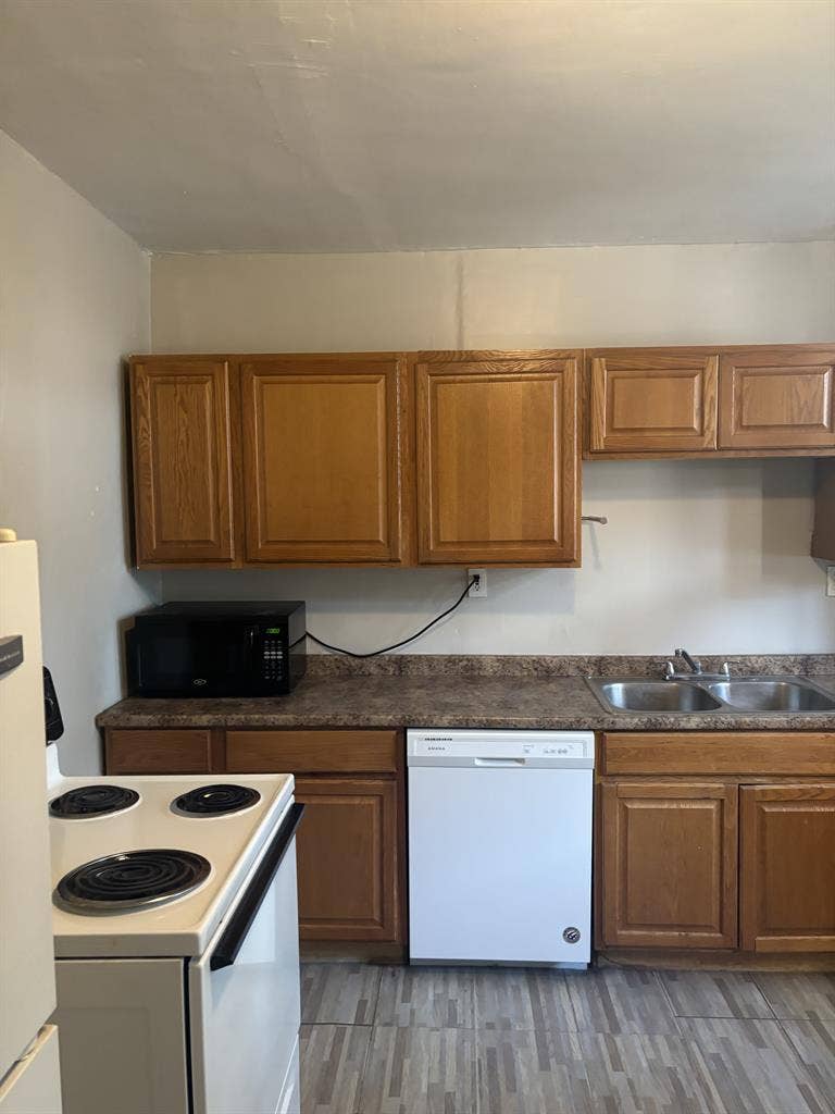 New Listing- Room for Rent