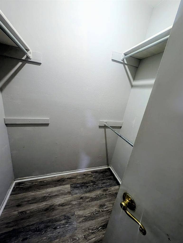 Private room & bathroom available