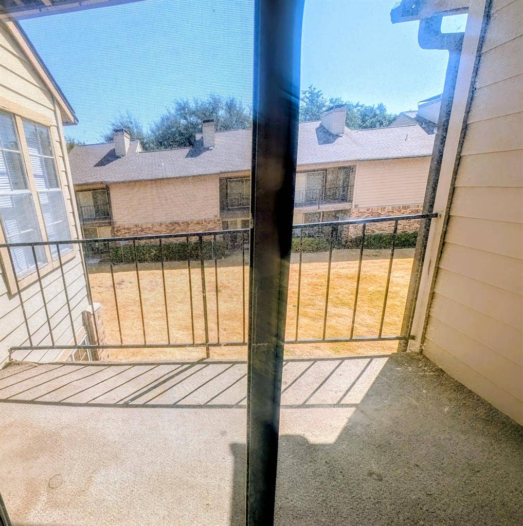 Private room & bathroom available