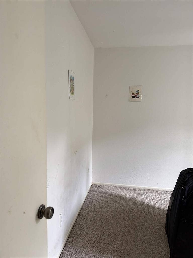 🏠 Room for Rent — Available Nov. 1