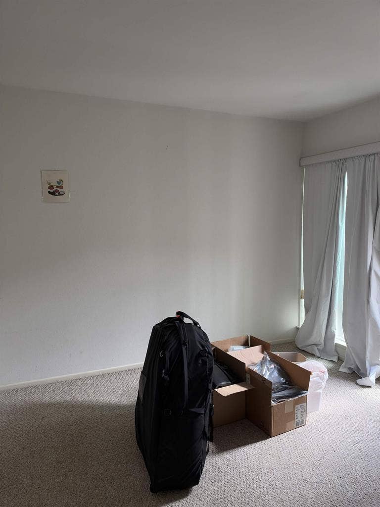 🏠 Room for Rent — Available Nov. 1