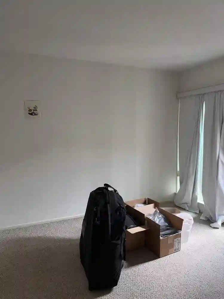 🏠 Room for Rent — Available Nov. 1