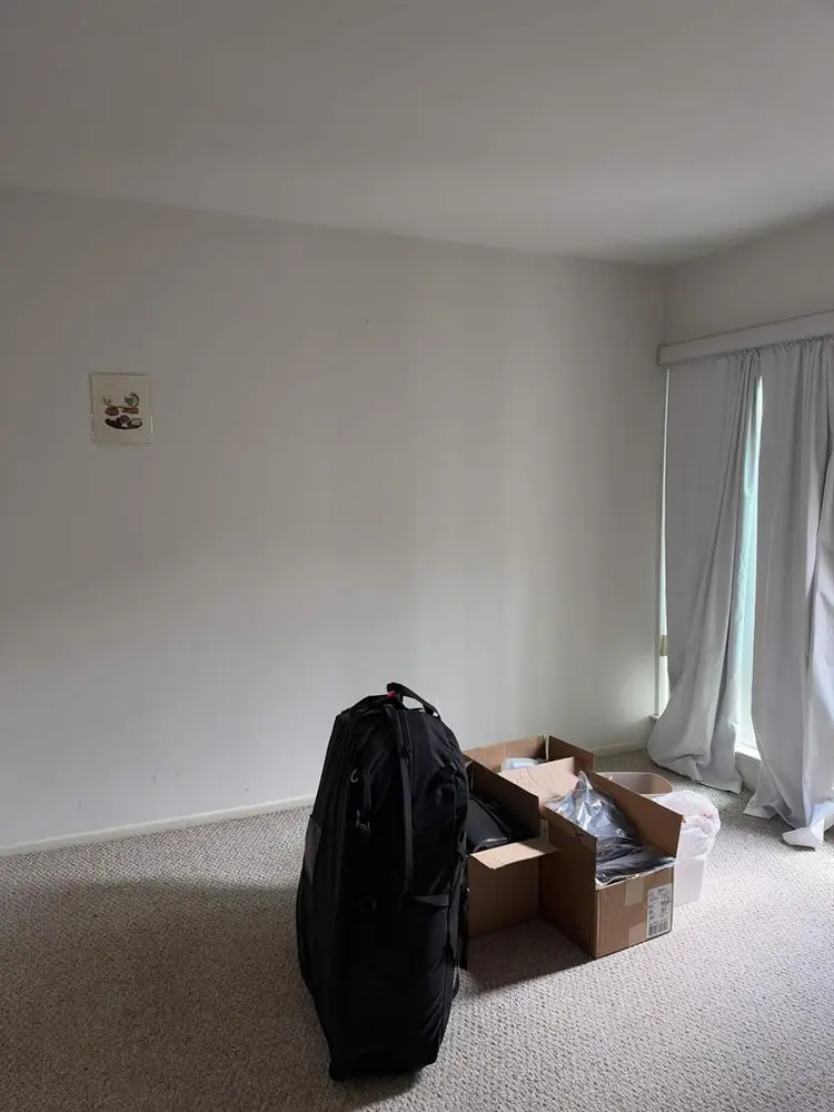 đ Room for Rent â Available Nov. 1